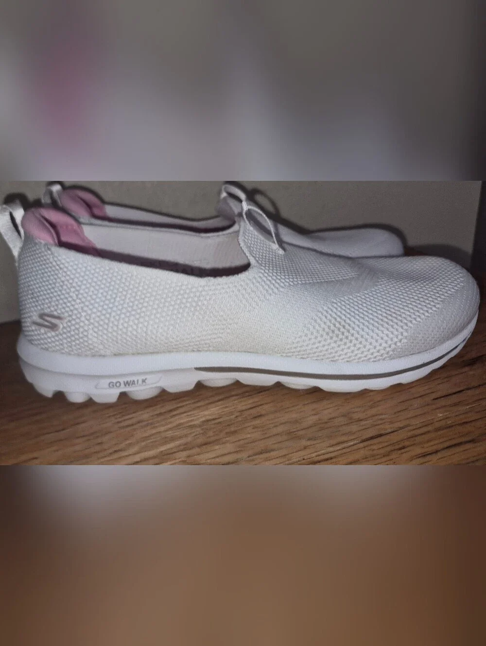 Skechers Go Walk slip-on walking shoes, Excellent Condition! Size 7.5
